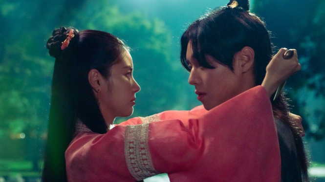 Adegan di drakor sageuk, Love Song for Illusion