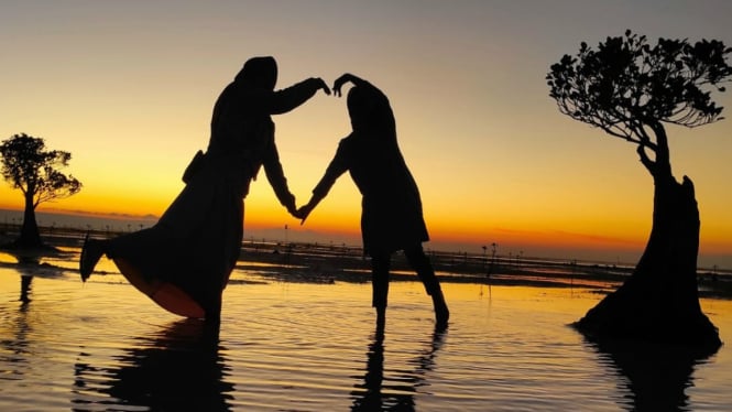 Sileut senja di pantai Walakiri Sumba Timur