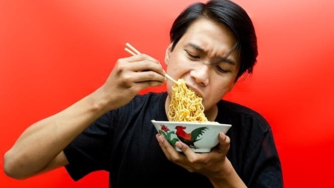 Gawat! Ini yang Terjadi Kalau Kamu Cuma Makan Mi Instan Tiap Hari