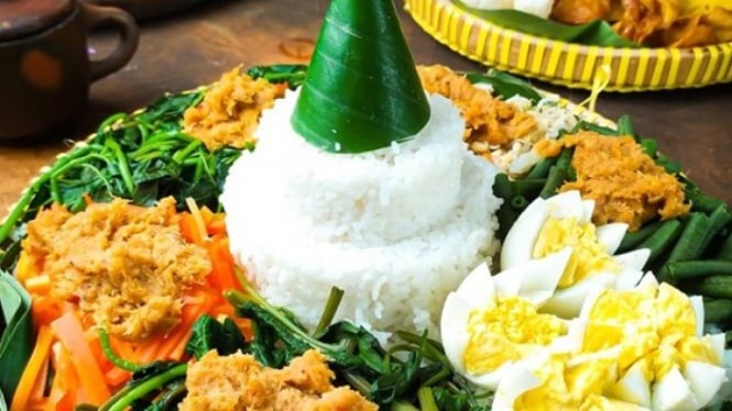Nasi tumpeng bancaan bocah nan nikmat