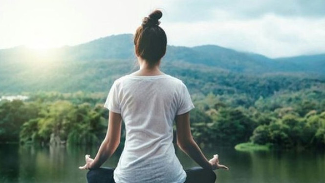Yoga di alam terbuka, pilihan gaya hidup sehat dan menenangkan