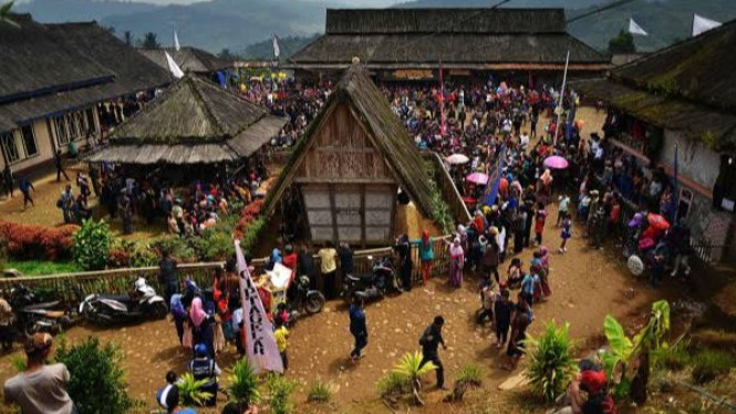 Masyarakat adat Ciptagelar yang teguh pada tradisi adat