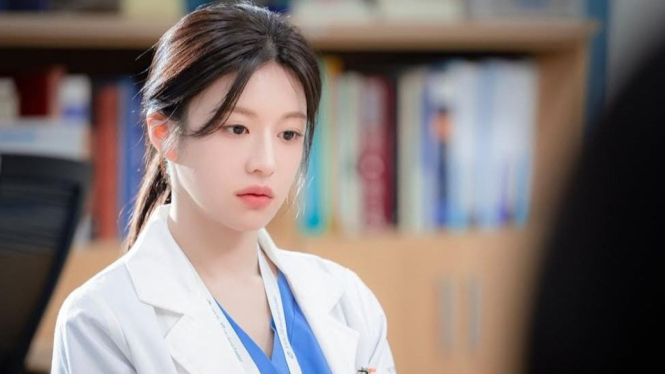 Go Yoon Jung sebagai Oh Ji Young di drakor Resident Playbook
