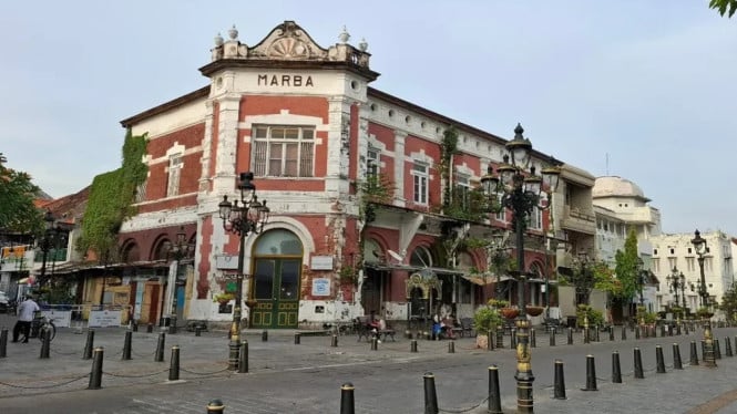 Menikmati pesona klasik Kota Lama Semarang
