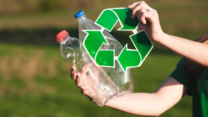 Daur ulang ulang sampah menjadikan produk yang dapat dipakai