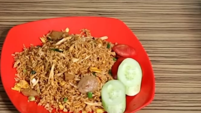 Nasi Goreng Pinggir Jalan yang Wajib Kamu Buat Sendiri