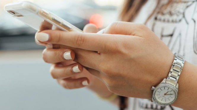 Para Gen Z yang banyak menghabiskan waktu di layar ponselnya