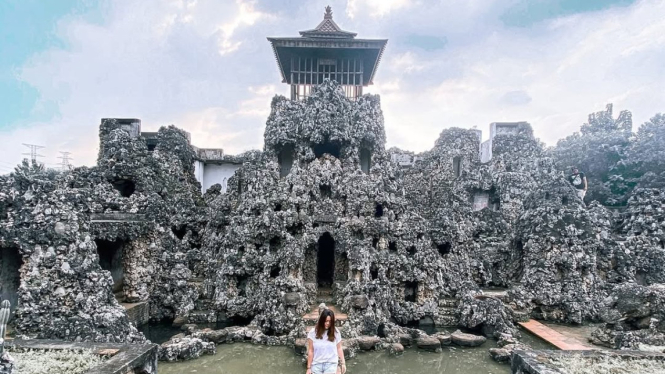 Goa Sunyaragi, destinasi wisata populer di Cirebon