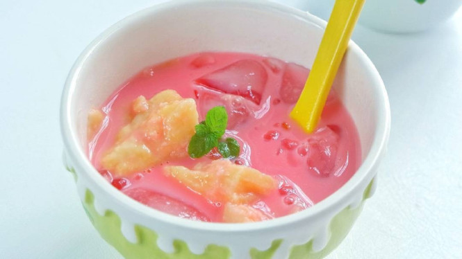 Es Poteng, minuman segar asal Makassar