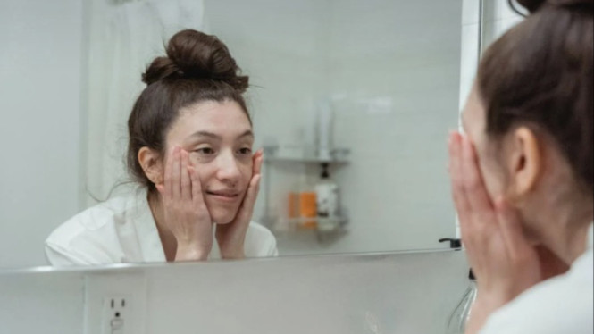 Tips glowing dengan bersihkan wajah sebelum tidur