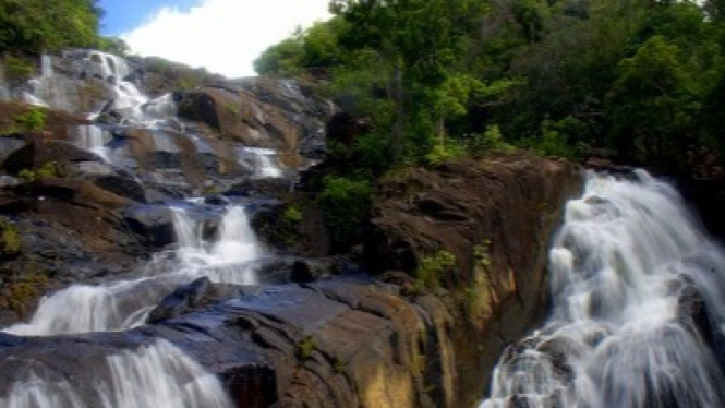 Air Terjun Temburun bertingkat 7 di Anambas