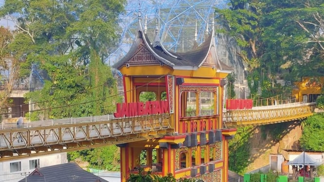 Jembatan Limpapeh, ikon wisata Bukittinggi, Sumatera Barat