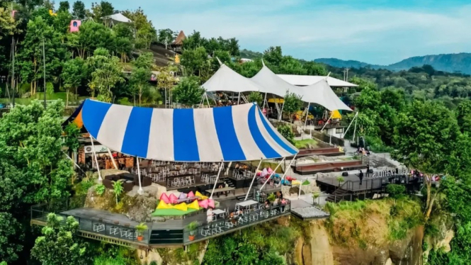 Obelix Hills, destinasi wisata kekinian di Jogja