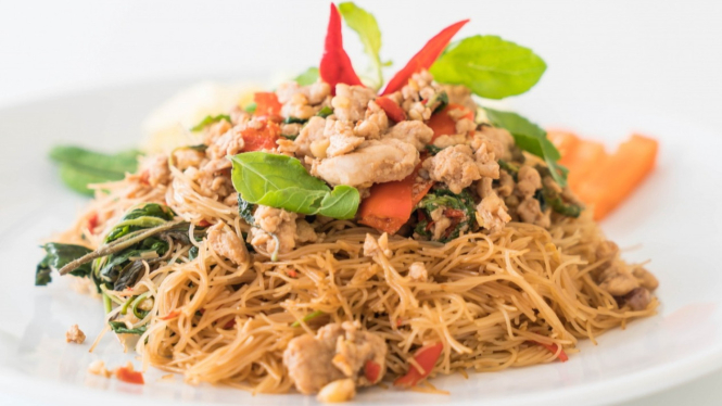 Ilustrasi hidangan bihun goreng sederhana