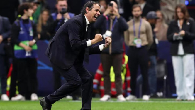 Simone Inzaghi merayakan kemenangan di akhir pertandingan