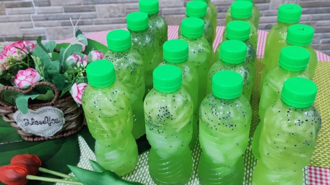 Es Kuwut Timun segara untuk jualan