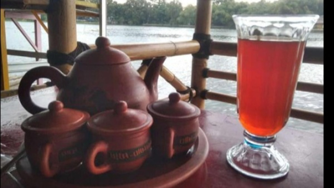 Minuman tradisional bir pletok dari Betawi menghangatkan badan