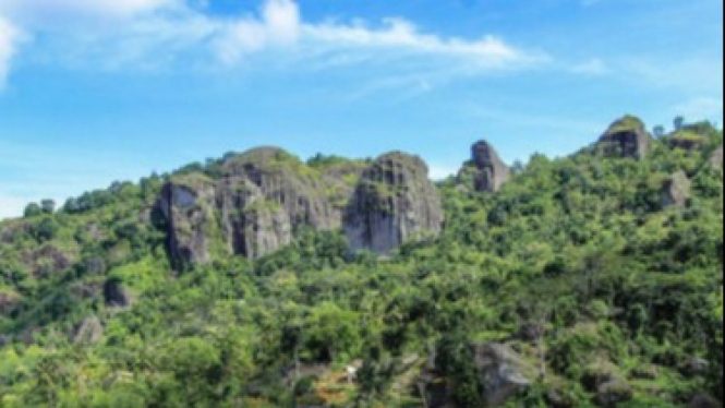 Panorama Gunung Api Purba Nglanggeran tempat bernuansa tradisional