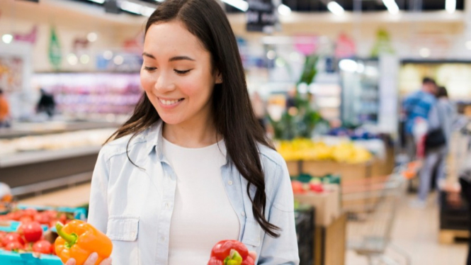 Belanja di minimarket, ambil yang perlu, tahan yang ingin!