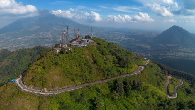 Panorama Puncak Gunung Telomoyo
