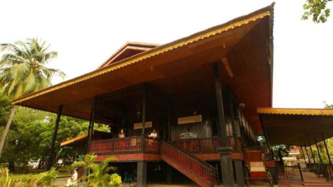 pesona rumah adat dulohupa di gorontalo