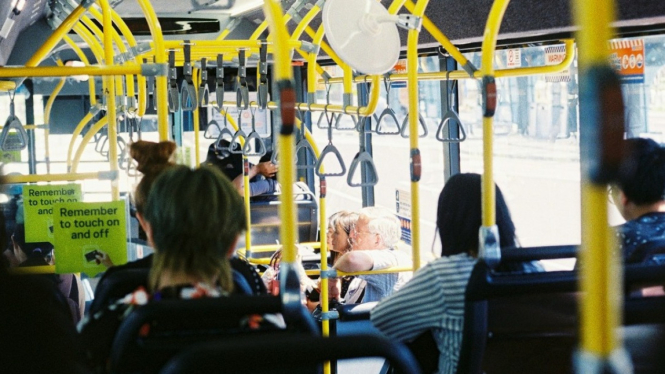 Naik transportasi umum bisa jadi petualangan baru.