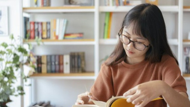 Membaca buku menambah pengetahuan dan menjaga kesehatan mental