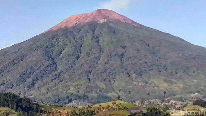 Keindahan Gunung Slamet di Jawa Tengah
