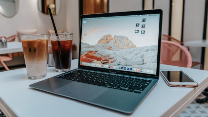 Ilustrasi Gadget Laptop