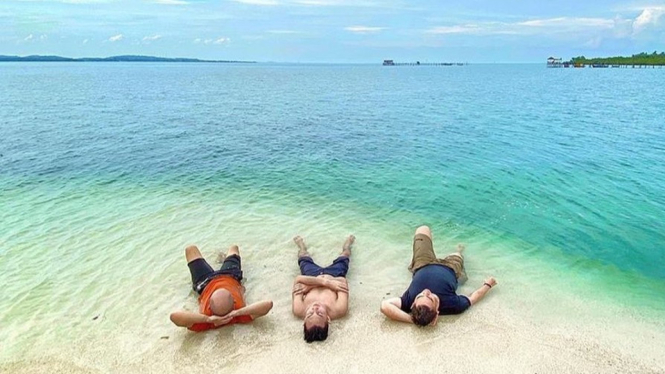 Bersantai di Pulau Mubut, Batam, Kepulauan Riau