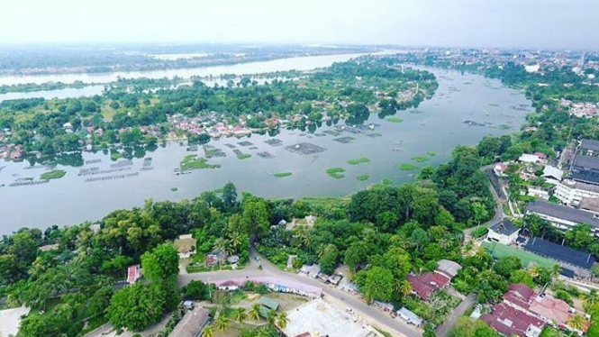Pemandangan Danau Sipin, Jambi dari ketinggian