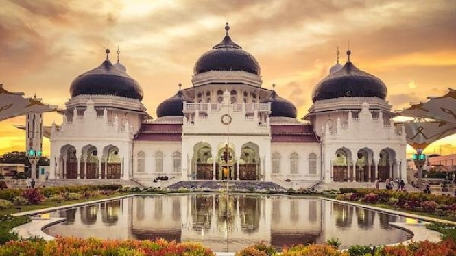 Masjid Baiturrahman Aceh yang penuh sejarah