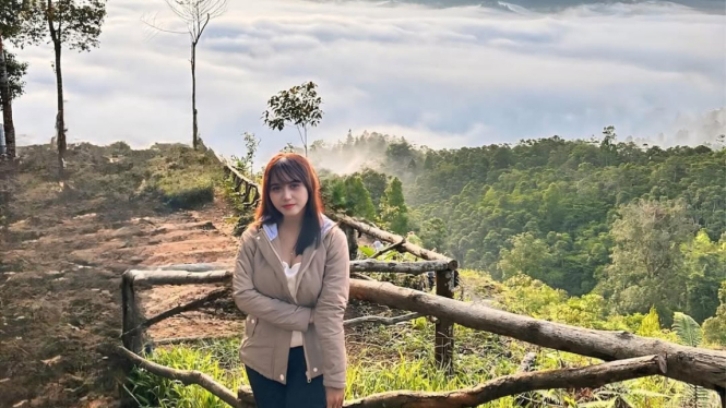 Wisatawan di Gunung Luhur, Citorek, destinasi wisata Lebak Banten