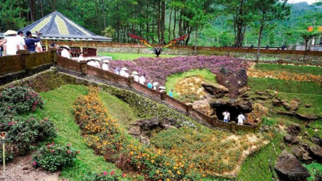 Menjelajahi Wisata Goa Lawa di Purbalingga