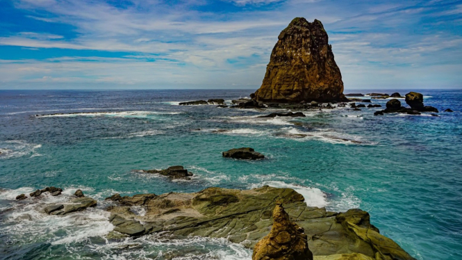 Tanjung Papuma, wisata populer di Jember (Farano Gunawan/Unsplash)