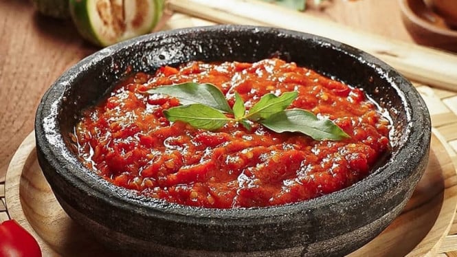 682d2b264d4cf-sambal-tomat-segar-yang-membuat-nafsu-makan-bertambah_banyuwangi.jpg