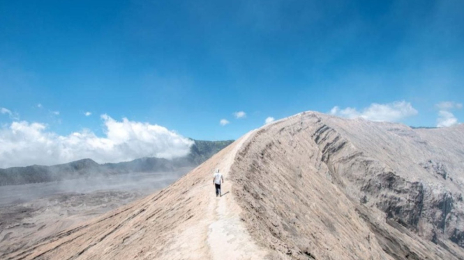 Trekking Gunung Bromo jadi Alternatif Wisata Olahraga di Indonesia