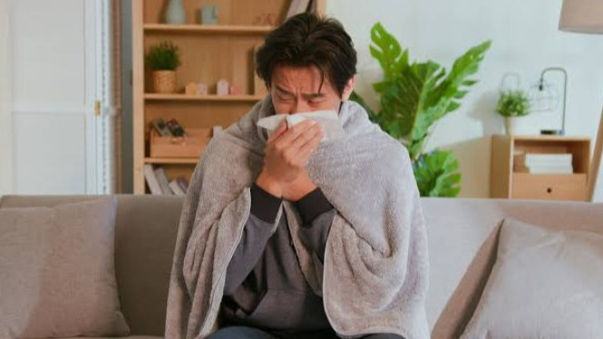 Tips Mengobati Gejala Batuk dan Flu Secara Alami