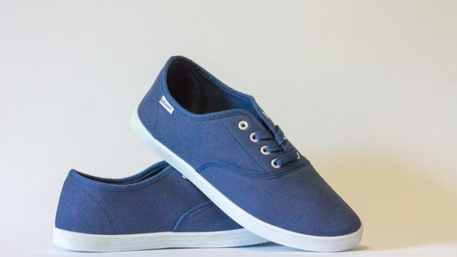 Tips dan cara mencuci sepatu berdasarkan jenisnya