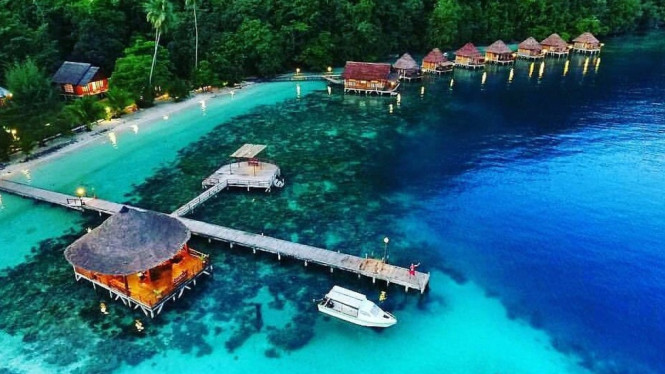 Ilustrasi Pantai Ora, Seram Bagian Timur