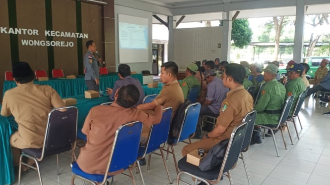 Sosialisasi Aplikasi Simlinmas Dukung Trantibum di Wongsorejo