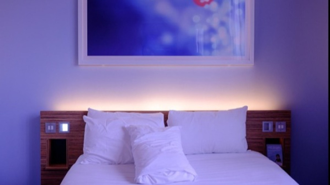 Bantal kembali bersih seperti bantal di hotel