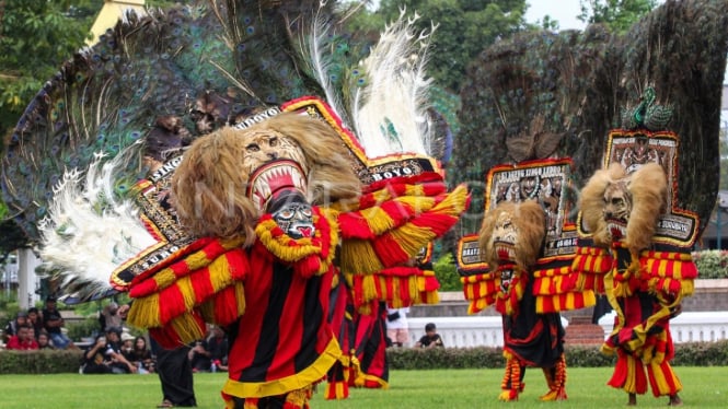 Ilustrasi kesenian daerah Reog Ponorogo