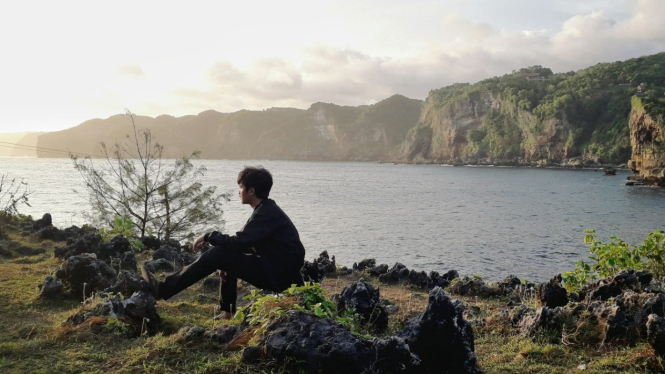 Tebing Pantai Kesirat (Ake Widyastomo/Unsplash)