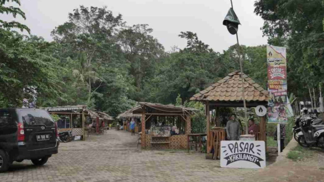Pesona tradisional di setiap sudut Pasar Kaki Langit Yogyakarta.