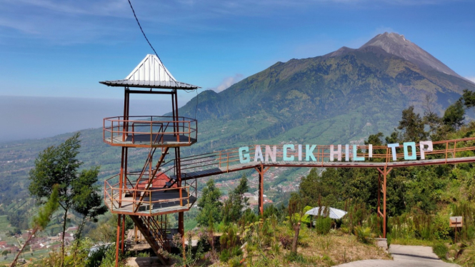 Melihat Pemandangan Gunung Merapi dari Bukit Gancik