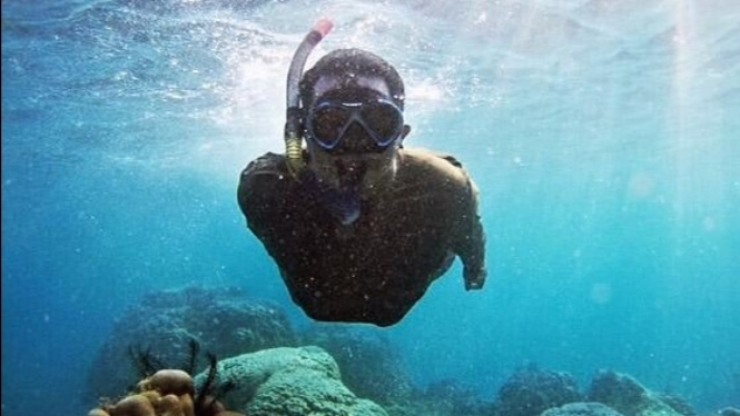 Snorkeling menikmati alam bawah laut Pulau Tidung