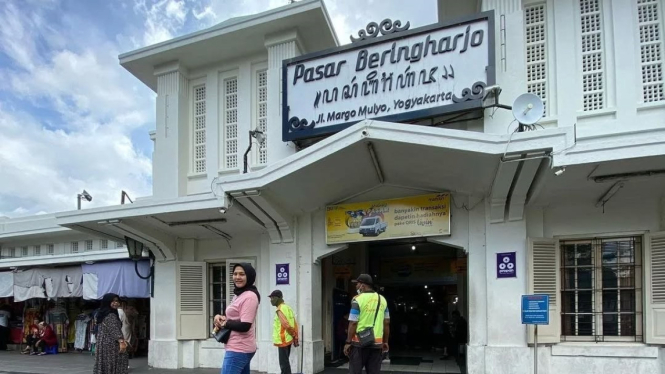 Pasar Beringharjo, destinasi wisata dekat Malioboro Jogja