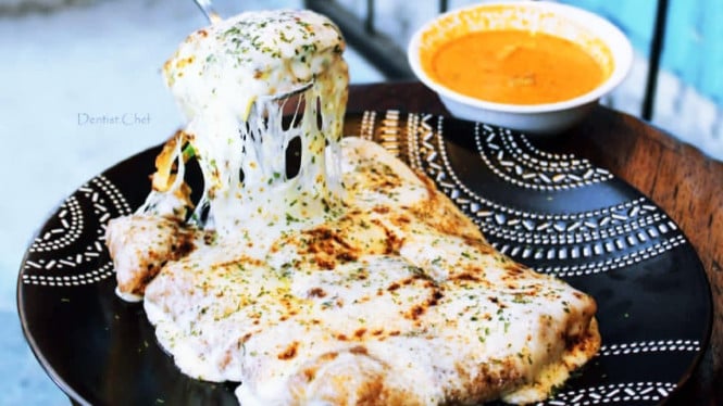 Martabak telur mozarella, tak cukup sepotong