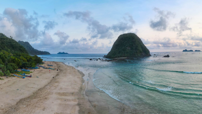 Pesona senja di ujung timur Jawa yang memikat hati wisatawan.